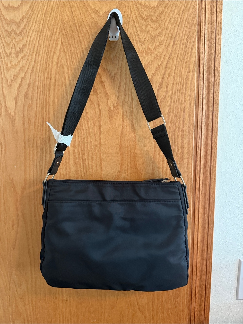 🫶🏼5 for $45!!🫶🏼Time and Tru Black Crossbody Bag with Dual Front Pockets - Picture 3 of 3